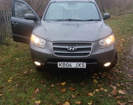 Серый Хендай Санта Фе, объемом двигателя 2.2 л и пробегом 261 тыс. км за 4500 $, фото 2 на Automoto.ua
