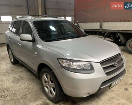 Серый Хендай Санта Фе, объемом двигателя 2.2 л и пробегом 386 тыс. км за 10000 $, фото 3 на Automoto.ua