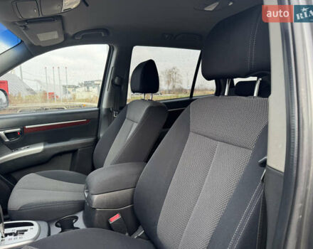 Серый Хендай Санта Фе, объемом двигателя 2.2 л и пробегом 260 тыс. км за 8700 $, фото 13 на Automoto.ua