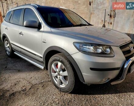 Серый Хендай Санта Фе, объемом двигателя 2.19 л и пробегом 215 тыс. км за 10500 $, фото 5 на Automoto.ua