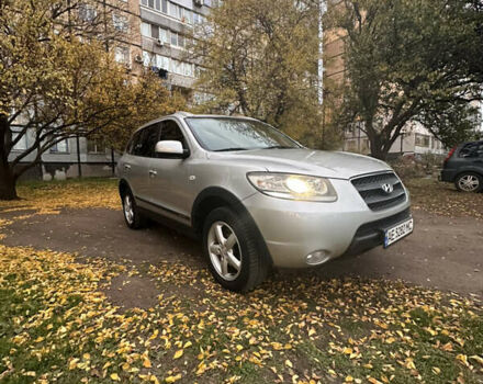 Серый Хендай Санта Фе, объемом двигателя 2.2 л и пробегом 340 тыс. км за 8300 $, фото 4 на Automoto.ua