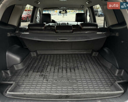 Серый Хендай Санта Фе, объемом двигателя 2.2 л и пробегом 244 тыс. км за 8900 $, фото 19 на Automoto.ua