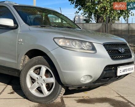 Серый Хендай Санта Фе, объемом двигателя 2.19 л и пробегом 344 тыс. км за 8990 $, фото 3 на Automoto.ua