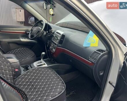 Сірий Хендай Санта Фе, об'ємом двигуна 2.2 л та пробігом 215 тис. км за 10100 $, фото 6 на Automoto.ua