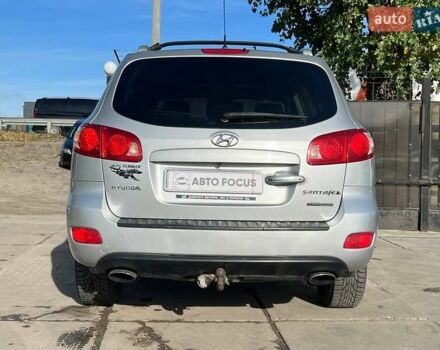 Серый Хендай Санта Фе, объемом двигателя 2.19 л и пробегом 344 тыс. км за 8990 $, фото 5 на Automoto.ua