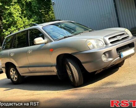 Серый Хендай Санта Фе, объемом двигателя 2 л и пробегом 132 тыс. км за 6700 $, фото 1 на Automoto.ua