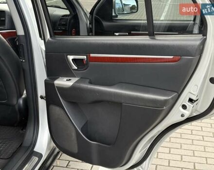 Серый Хендай Санта Фе, объемом двигателя 2.19 л и пробегом 276 тыс. км за 8550 $, фото 48 на Automoto.ua