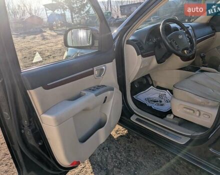 Сірий Хендай Санта Фе, об'ємом двигуна 2.19 л та пробігом 320 тис. км за 8500 $, фото 13 на Automoto.ua
