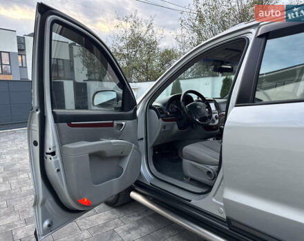 Сірий Хендай Санта Фе, об'ємом двигуна 2.7 л та пробігом 167 тис. км за 7850 $, фото 53 на Automoto.ua