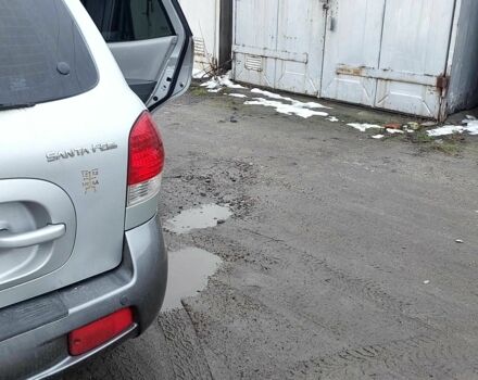 Серый Хендай Санта Фе, объемом двигателя 2 л и пробегом 200 тыс. км за 7650 $, фото 9 на Automoto.ua