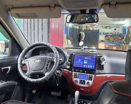 Серый Хендай Санта Фе, объемом двигателя 2.19 л и пробегом 296 тыс. км за 9700 $, фото 9 на Automoto.ua