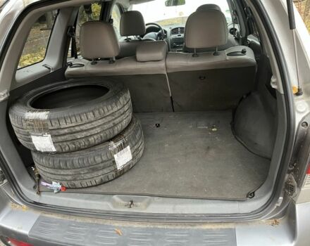 Серый Хендай Санта Фе, объемом двигателя 2.4 л и пробегом 200 тыс. км за 2500 $, фото 6 на Automoto.ua