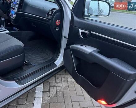 Сірий Хендай Санта Фе, об'ємом двигуна 2.19 л та пробігом 290 тис. км за 8600 $, фото 23 на Automoto.ua