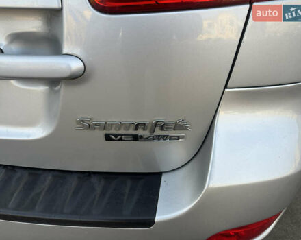 Серый Хендай Санта Фе, объемом двигателя 2.7 л и пробегом 198 тыс. км за 10800 $, фото 8 на Automoto.ua