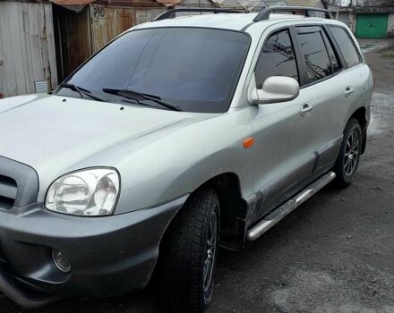 Серый Хендай Санта Фе, объемом двигателя 2 л и пробегом 200 тыс. км за 7650 $, фото 1 на Automoto.ua