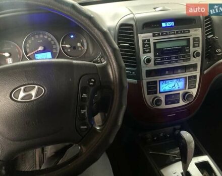 Серый Хендай Санта Фе, объемом двигателя 2.2 л и пробегом 386 тыс. км за 10000 $, фото 8 на Automoto.ua
