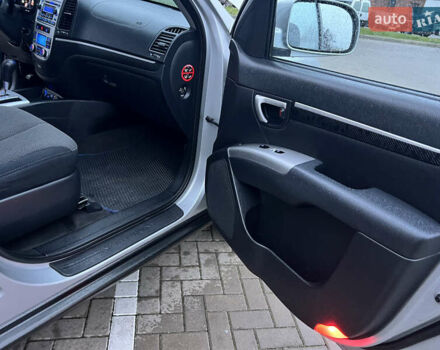 Серый Хендай Санта Фе, объемом двигателя 2.19 л и пробегом 260 тыс. км за 8950 $, фото 48 на Automoto.ua