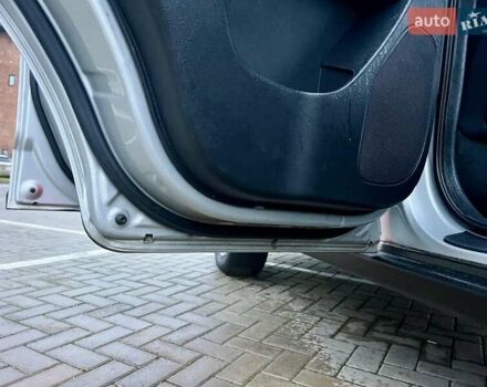 Сірий Хендай Санта Фе, об'ємом двигуна 2.19 л та пробігом 290 тис. км за 8600 $, фото 19 на Automoto.ua