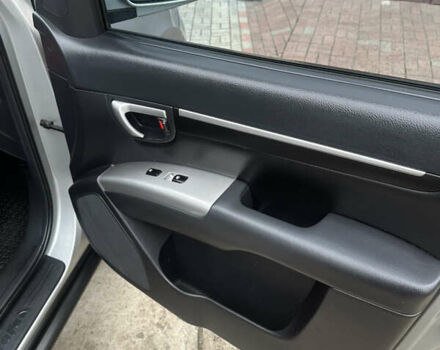 Серый Хендай Санта Фе, объемом двигателя 2.7 л и пробегом 198 тыс. км за 10800 $, фото 33 на Automoto.ua