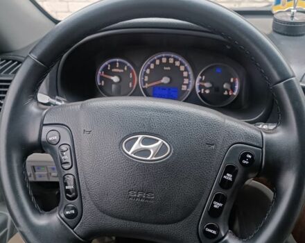 Серый Хендай Санта Фе, объемом двигателя 2.2 л и пробегом 254 тыс. км за 9300 $, фото 5 на Automoto.ua