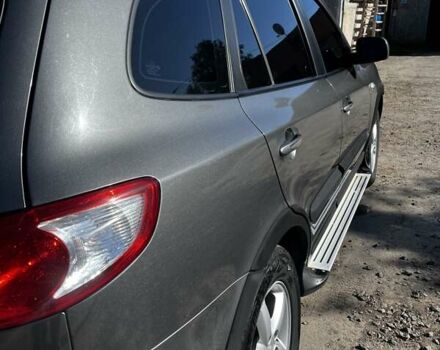 Серый Хендай Санта Фе, объемом двигателя 2.19 л и пробегом 325 тыс. км за 8250 $, фото 11 на Automoto.ua