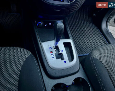 Серый Хендай Санта Фе, объемом двигателя 2.19 л и пробегом 260 тыс. км за 8950 $, фото 29 на Automoto.ua