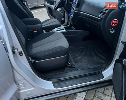 Серый Хендай Санта Фе, объемом двигателя 2.19 л и пробегом 260 тыс. км за 8950 $, фото 49 на Automoto.ua