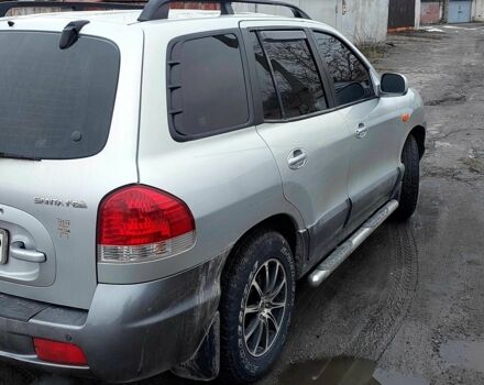 Серый Хендай Санта Фе, объемом двигателя 2 л и пробегом 200 тыс. км за 7650 $, фото 3 на Automoto.ua