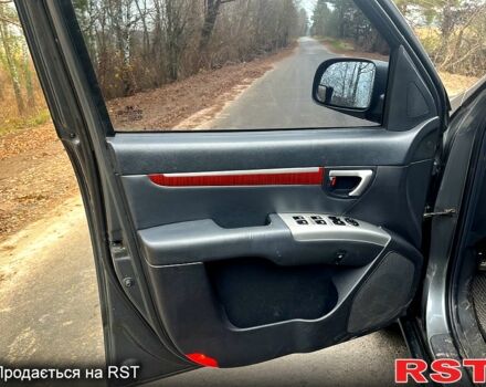 Серый Хендай Санта Фе, объемом двигателя 2.2 л и пробегом 243 тыс. км за 8800 $, фото 11 на Automoto.ua