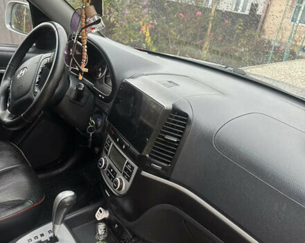 Серый Хендай Санта Фе, объемом двигателя 2.7 л и пробегом 198 тыс. км за 10800 $, фото 32 на Automoto.ua