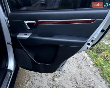 Сірий Хендай Санта Фе, об'ємом двигуна 2.2 л та пробігом 225 тис. км за 8850 $, фото 32 на Automoto.ua