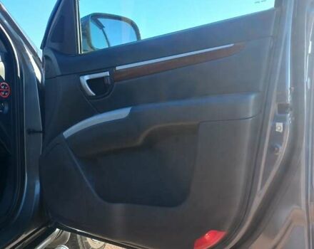 Серый Хендай Санта Фе, объемом двигателя 2.7 л и пробегом 197 тыс. км за 8600 $, фото 13 на Automoto.ua