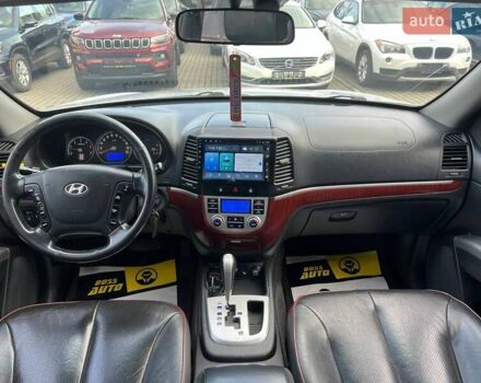 Серый Хендай Санта Фе, объемом двигателя 2.19 л и пробегом 253 тыс. км за 11500 $, фото 15 на Automoto.ua