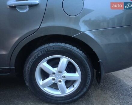 Серый Хендай Санта Фе, объемом двигателя 2.2 л и пробегом 324 тыс. км за 9700 $, фото 4 на Automoto.ua