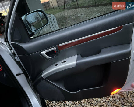 Серый Хендай Санта Фе, объемом двигателя 2.2 л и пробегом 205 тыс. км за 10300 $, фото 30 на Automoto.ua