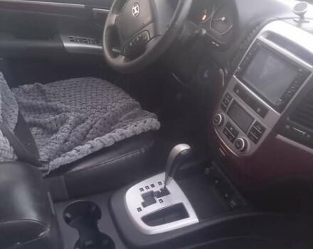 Серый Хендай Санта Фе, объемом двигателя 2.19 л и пробегом 231 тыс. км за 10000 $, фото 5 на Automoto.ua