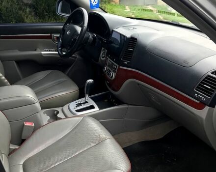 Серый Хендай Санта Фе, объемом двигателя 2.7 л и пробегом 169 тыс. км за 9300 $, фото 6 на Automoto.ua