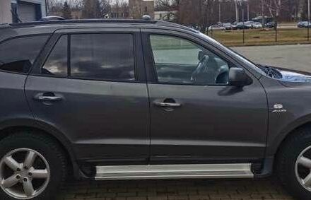 Серый Хендай Санта Фе, объемом двигателя 2.2 л и пробегом 330 тыс. км за 8600 $, фото 2 на Automoto.ua