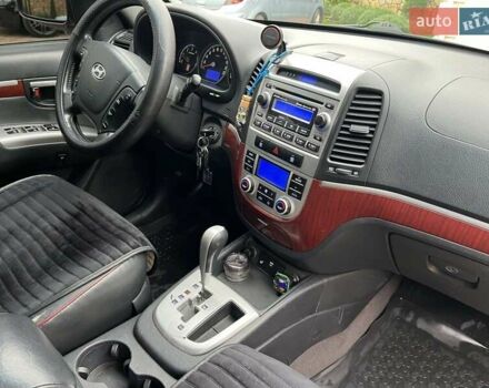 Серый Хендай Санта Фе, объемом двигателя 2.19 л и пробегом 320 тыс. км за 10300 $, фото 6 на Automoto.ua