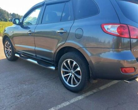Серый Хендай Санта Фе, объемом двигателя 2.7 л и пробегом 197 тыс. км за 8600 $, фото 7 на Automoto.ua
