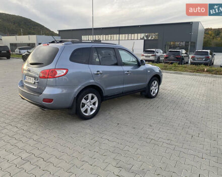 Серый Хендай Санта Фе, объемом двигателя 2.19 л и пробегом 334 тыс. км за 10000 $, фото 4 на Automoto.ua