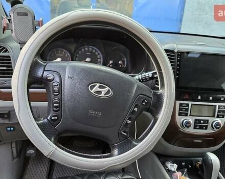 Сірий Хендай Санта Фе, об'ємом двигуна 2.66 л та пробігом 273 тис. км за 10500 $, фото 9 на Automoto.ua