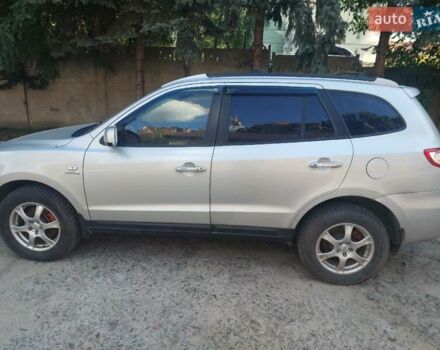 Серый Хендай Санта Фе, объемом двигателя 2.7 л и пробегом 256 тыс. км за 8900 $, фото 4 на Automoto.ua