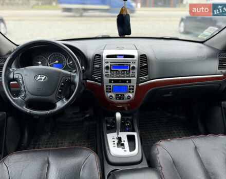 Серый Хендай Санта Фе, объемом двигателя 2.2 л и пробегом 297 тыс. км за 9150 $, фото 9 на Automoto.ua