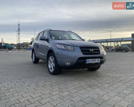 Серый Хендай Санта Фе, объемом двигателя 2.19 л и пробегом 334 тыс. км за 10000 $, фото 9 на Automoto.ua