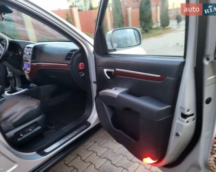 Серый Хендай Санта Фе, объемом двигателя 2.19 л и пробегом 302 тыс. км за 9990 $, фото 94 на Automoto.ua