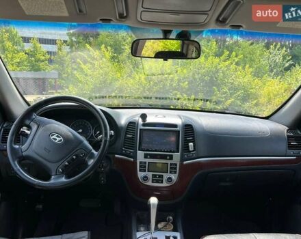 Серый Хендай Санта Фе, объемом двигателя 2.2 л и пробегом 310 тыс. км за 8900 $, фото 3 на Automoto.ua