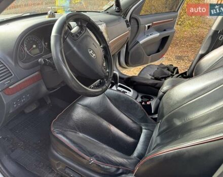 Серый Хендай Санта Фе, объемом двигателя 2.2 л и пробегом 232 тыс. км за 10500 $, фото 18 на Automoto.ua