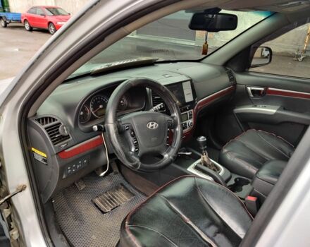 Серый Хендай Санта Фе, объемом двигателя 2.2 л и пробегом 330 тыс. км за 6050 $, фото 9 на Automoto.ua