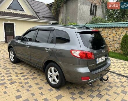 Серый Хендай Санта Фе, объемом двигателя 2.19 л и пробегом 320 тыс. км за 10300 $, фото 3 на Automoto.ua